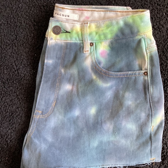 Tue dye shorts and tank - Picture 2 of 3